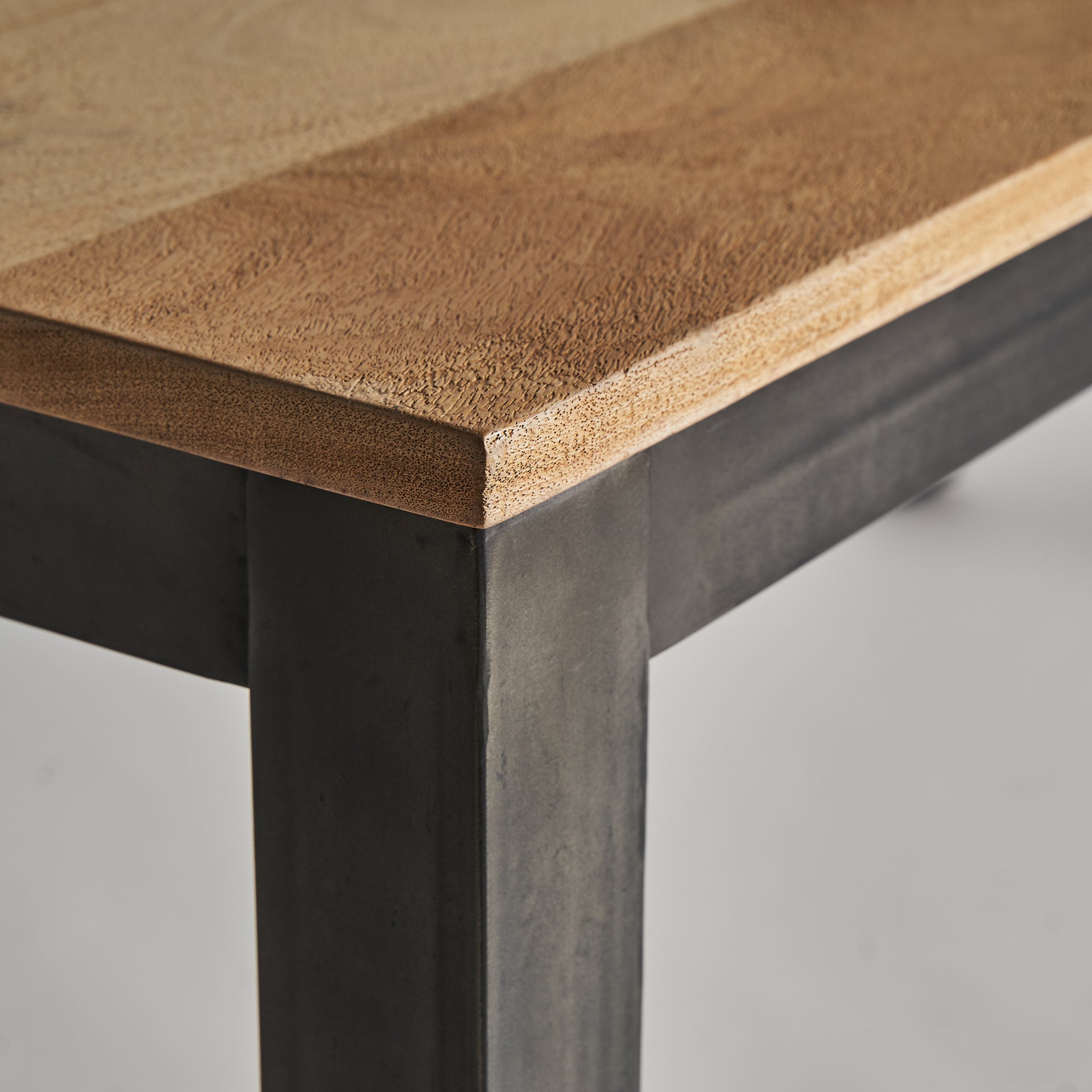 COURRY DINING TABLE